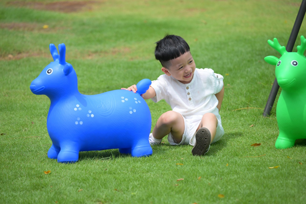 C&ocirc;ng vi&ecirc;n, khoảng xanh l&agrave; nơi gi&uacute;p trẻ học tập, trải nghiệm lớn kh&ocirc;n mỗi ng&agrave;y. Ảnh: Phong Anh