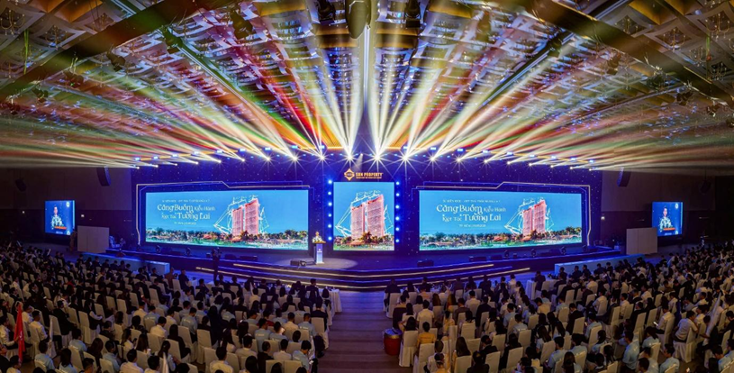Hơn 2.000 chuy&ecirc;n vi&ecirc;n kinh doanh&nbsp;hội tụ trong sự kiện &ldquo;Căng buồm ki&ecirc;u h&atilde;nh &ndash; Kiệt t&aacute;c tương lai&rdquo;