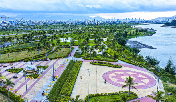 C&ocirc;ng vi&ecirc;n ven s&ocirc;ng 50 ha &ndash; &ldquo;l&aacute; phổi xanh&rdquo; hiếm c&oacute; giữa l&ograve;ng Nam H&ograve;a Xu&acirc;n. (Ảnh: &Aacute;nh Dương)