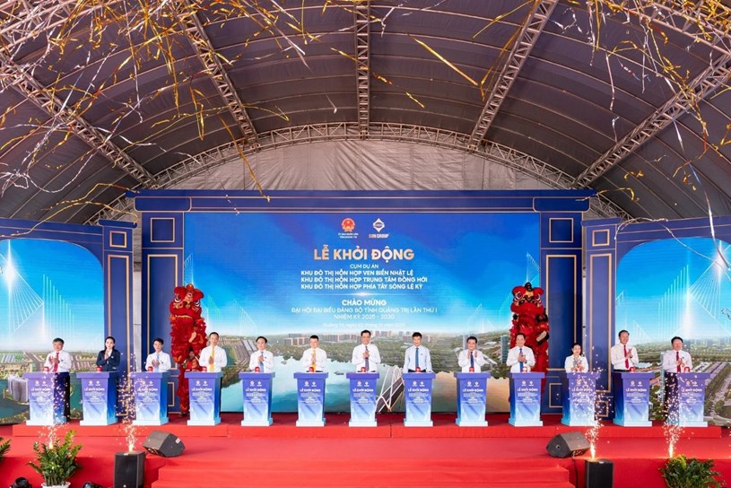 L&atilde;nh đạo tỉnh Quảng Trị v&agrave; Tập đo&agrave;n Sun Group bấm n&uacute;t khởi động 3 đại dự &aacute;n. Ảnh:&nbsp;Sun Group