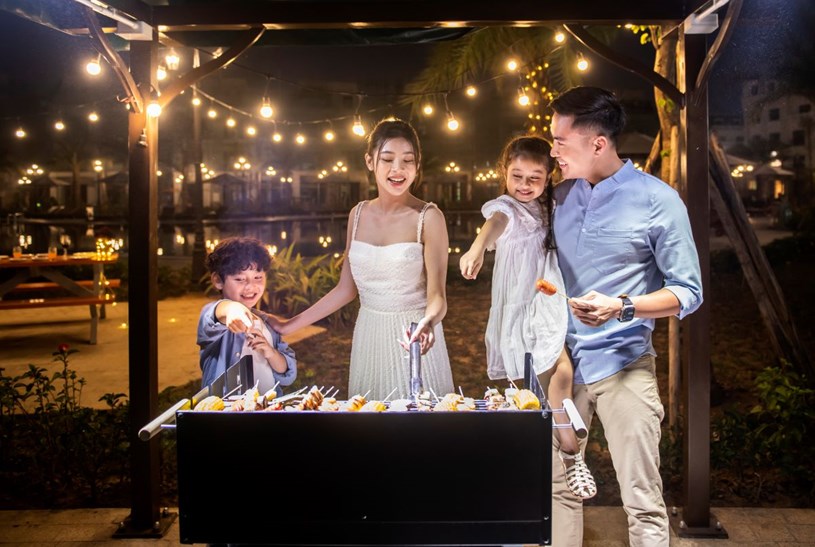 Tiệc BBQ giữa kh&ocirc;ng gian sinh th&aacute;i sẽ được phục vụ tại chỗ bởi c&aacute;c đầu bếp chuy&ecirc;n nghiệp &nbsp;