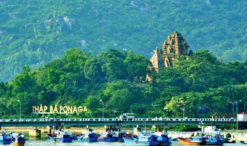 Nha Trang hội tụ đủ biển, s&ocirc;ng, n&uacute;i, đảo v&agrave; đồng bằng trong c&ugrave;ng một điểm đến