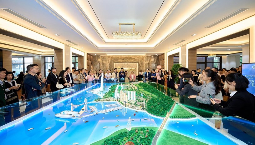 Sa b&agrave;n đại đ&ocirc; thị Sun Elite City được trưng b&agrave;y tại Sun Gallery Hạ Long. Ảnh: &Aacute;nh Dương