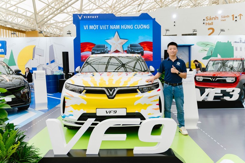 VinFast trở th&#224;nh t&#226;m điểm tại Tuần lễ C&#244;ng nghiệp v&#224; C&#244;ng nghệ Việt Nam 2025 với loạt xe điện ho&#224;nh tr&#225;ng - Ảnh 3