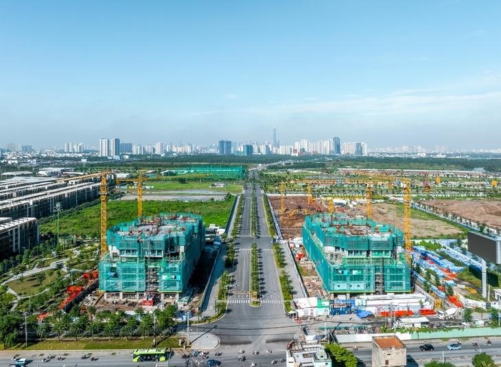 Đoạn đường Li&ecirc;n Phường giao với đoạn đường Đỗ Xu&acirc;n Hợp, mở ra tuyến giao th&ocirc;ng mới cho khu đ&ocirc;ng TP - Ảnh: Hiếu Giang