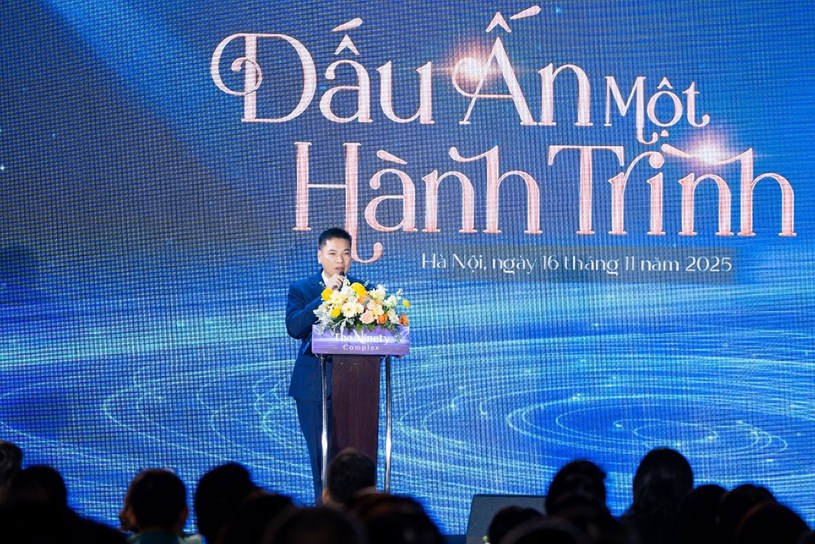 &Ocirc;ng Chu Thanh Hiếu, đại diện ROX Signature ph&aacute;t biểu tri &acirc;n kh&aacute;ch h&agrave;ng