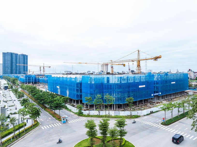 Gần 500 dinh thự v&agrave; shop villas hạng sang tại dự &aacute;n Noble Palace Tay Ho của Sunshine Group cũng đang bước v&agrave;o giai đoạn ho&agrave;n thiện cuối, dự kiến b&agrave;n giao từ qu&yacute; I/2026.