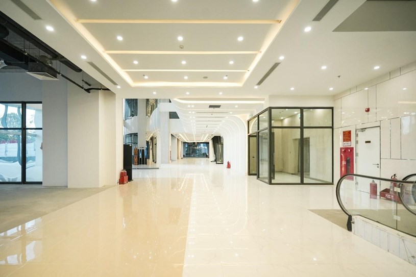 T&ograve;a văn ph&ograve;ng ROX Tower Goldmark City sở hữu số lượng th&aacute;ng m&aacute;y nhiều bậc nhất