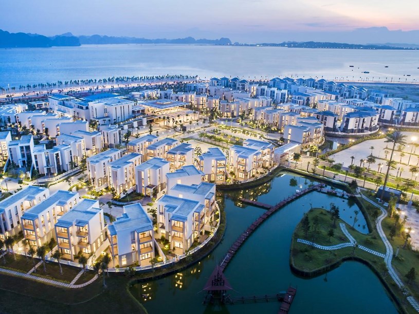 Khu nghỉ dưỡng Oakwood Ha Long &ndash; một trong nhiều tiện &iacute;ch đẳng cấp thuộc đại đ&ocirc; thị Sun Elite City. Ảnh: Sun Property.