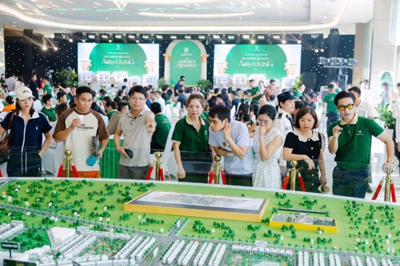Vinhomes Golden City nhận được sự quan t&acirc;m của đ&ocirc;ng đảo kh&aacute;ch h&agrave;ng v&agrave; nh&agrave; đầu tư