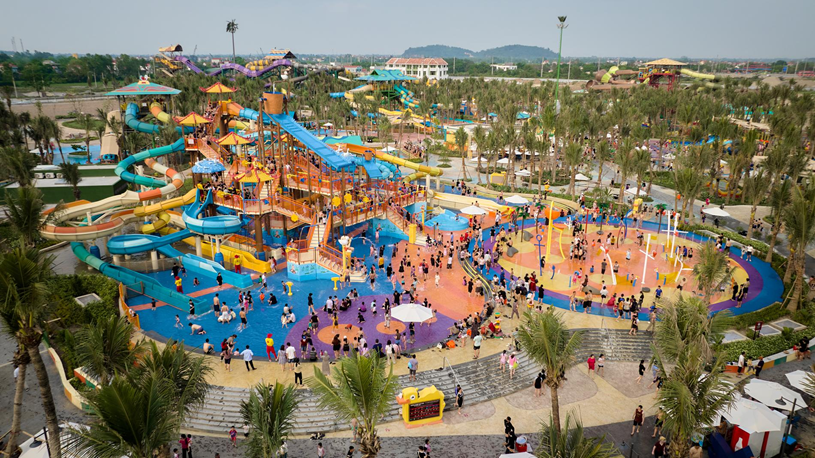 C&ocirc;ng vi&ecirc;n nước Sun World đối diện khu căn hộ đ&atilde; đi v&agrave;o vận h&agrave;nh ổn định. (Ảnh: Minh Kh&aacute;nh)