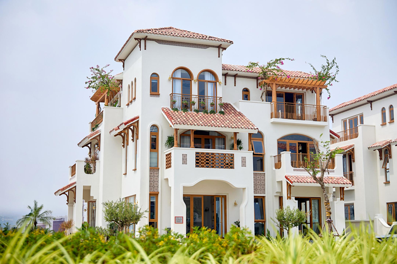 Kiến tr&uacute;c biệt thự sang trọng v&agrave; h&agrave;i h&ograve;a với thi&ecirc;n nhi&ecirc;n. (Ảnh: Minh Kh&aacute;nh)