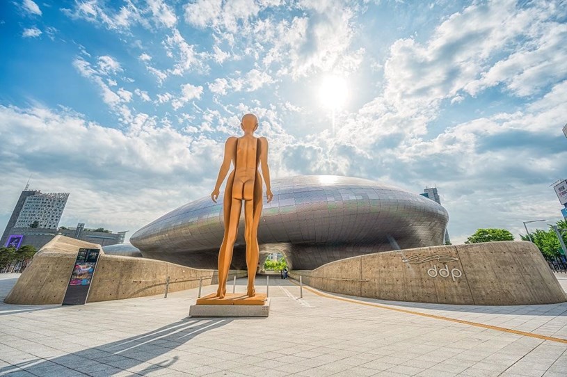 Một g&oacute;c c&ocirc;ng vi&ecirc;n văn h&oacute;a Dongdaemun tại Seoul. Ảnh Istock &nbsp;